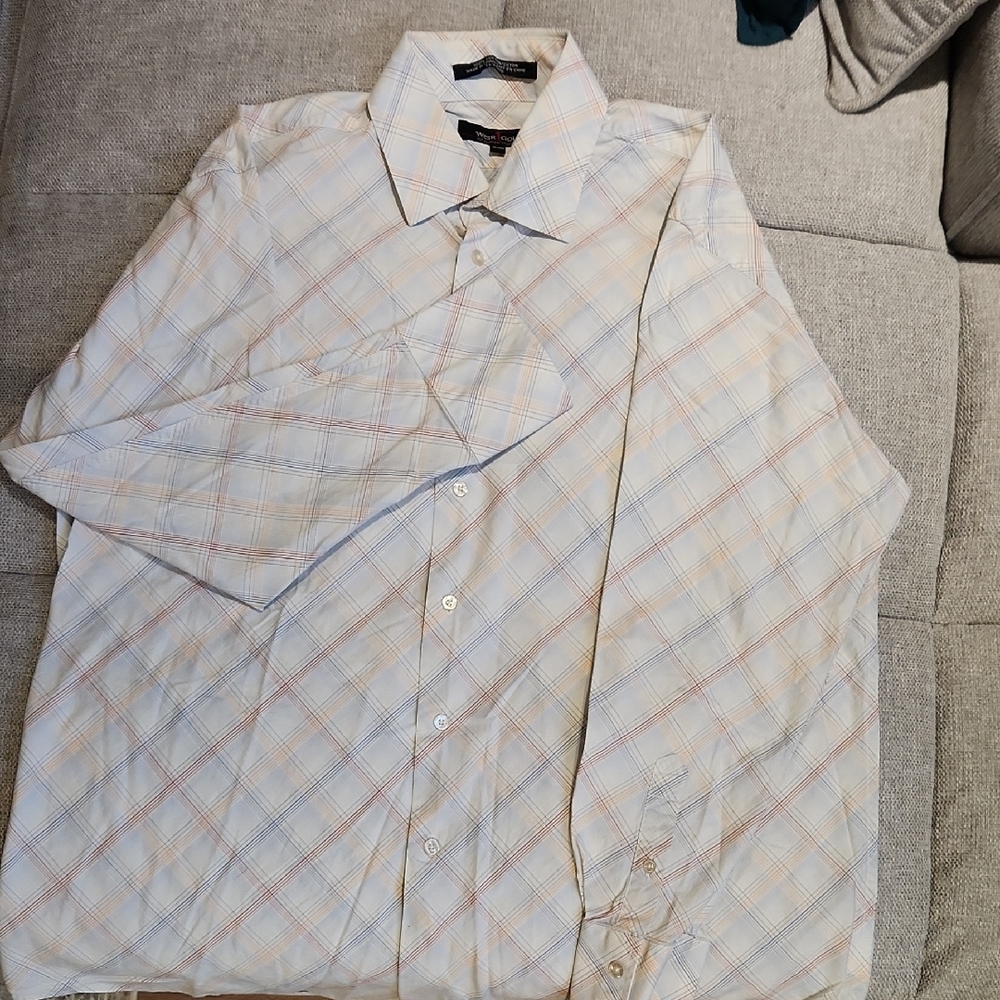 Men's Plaid Button-Up Shirt